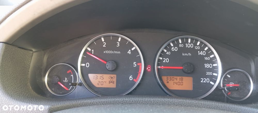 Nissan Pathfinder 2.5 D SE - 4