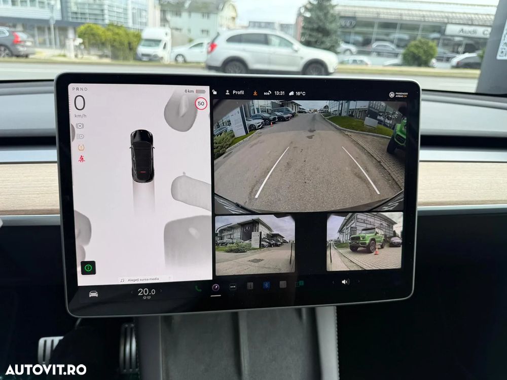 Tesla Model Y - 8