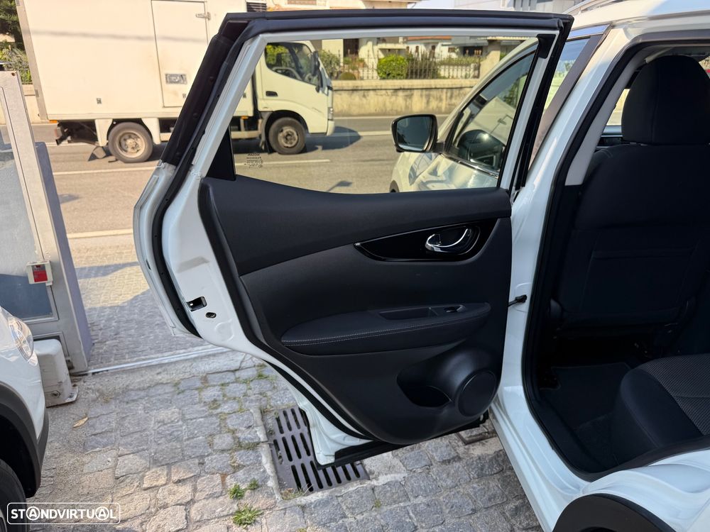 Nissan Qashqai 1.5 dCi N-Connecta 18 RS - 39