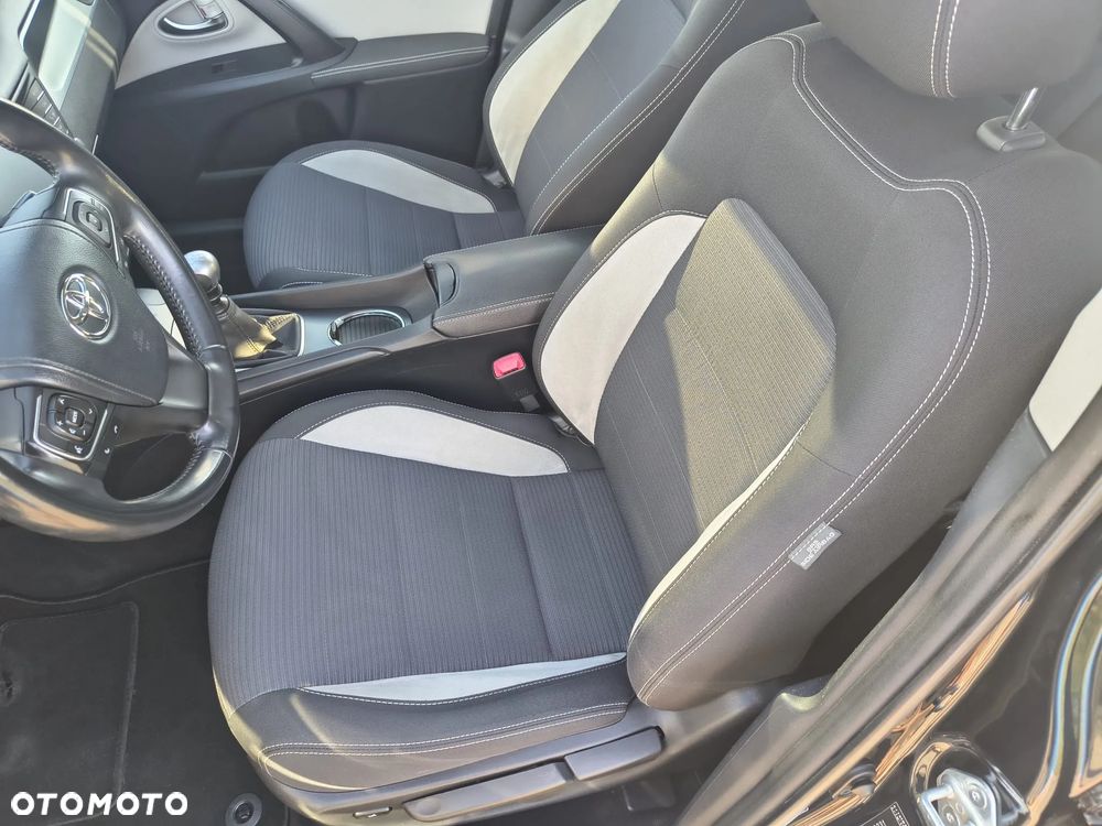Toyota Avensis 1.8 Active - 10