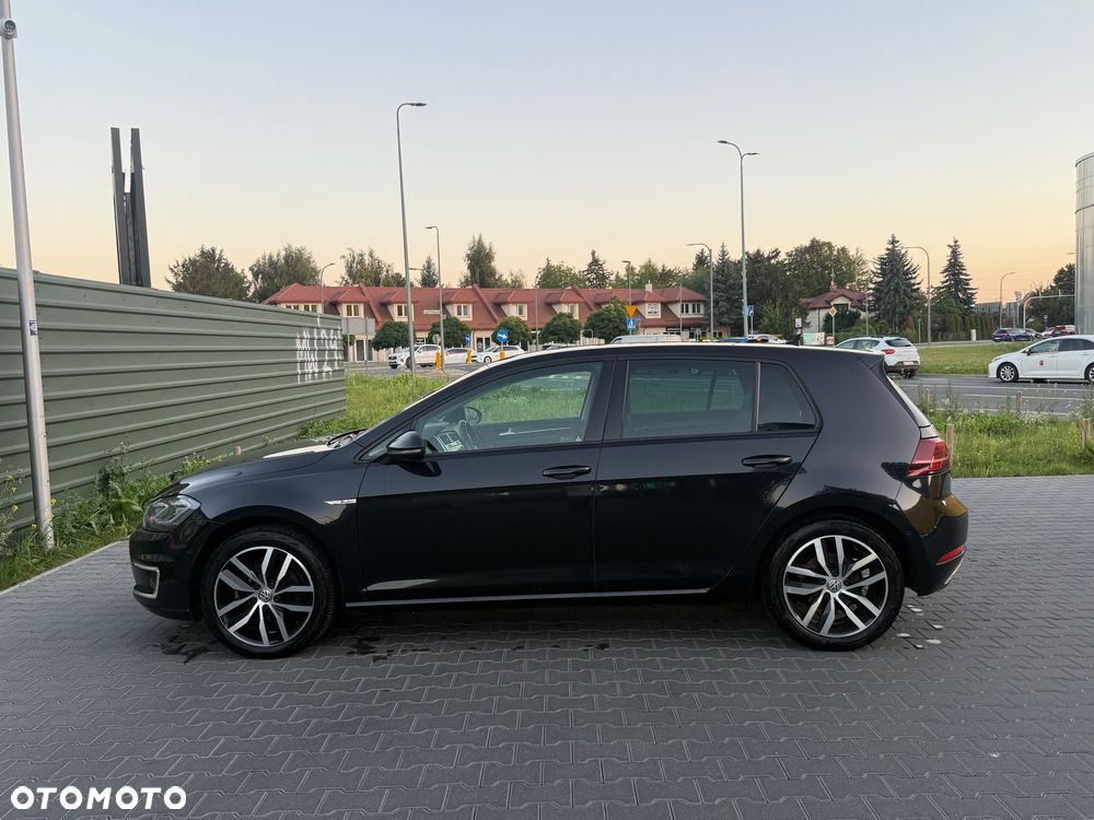 Volkswagen Golf - 22