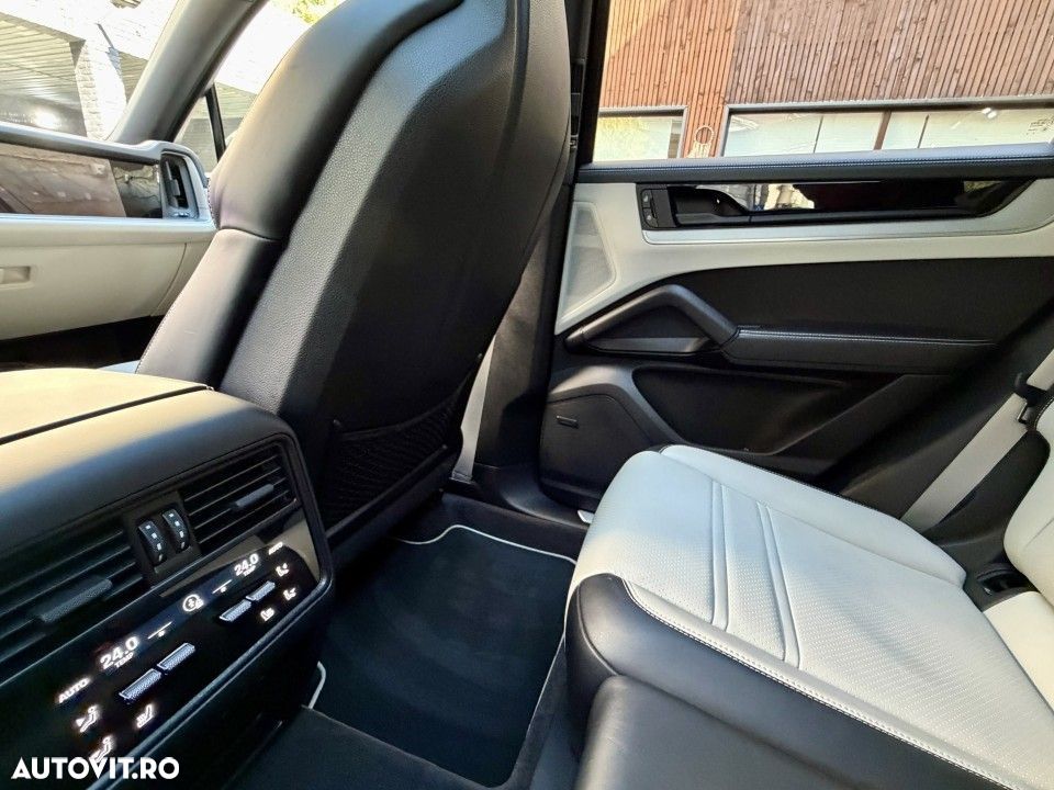 Porsche Cayenne - 19