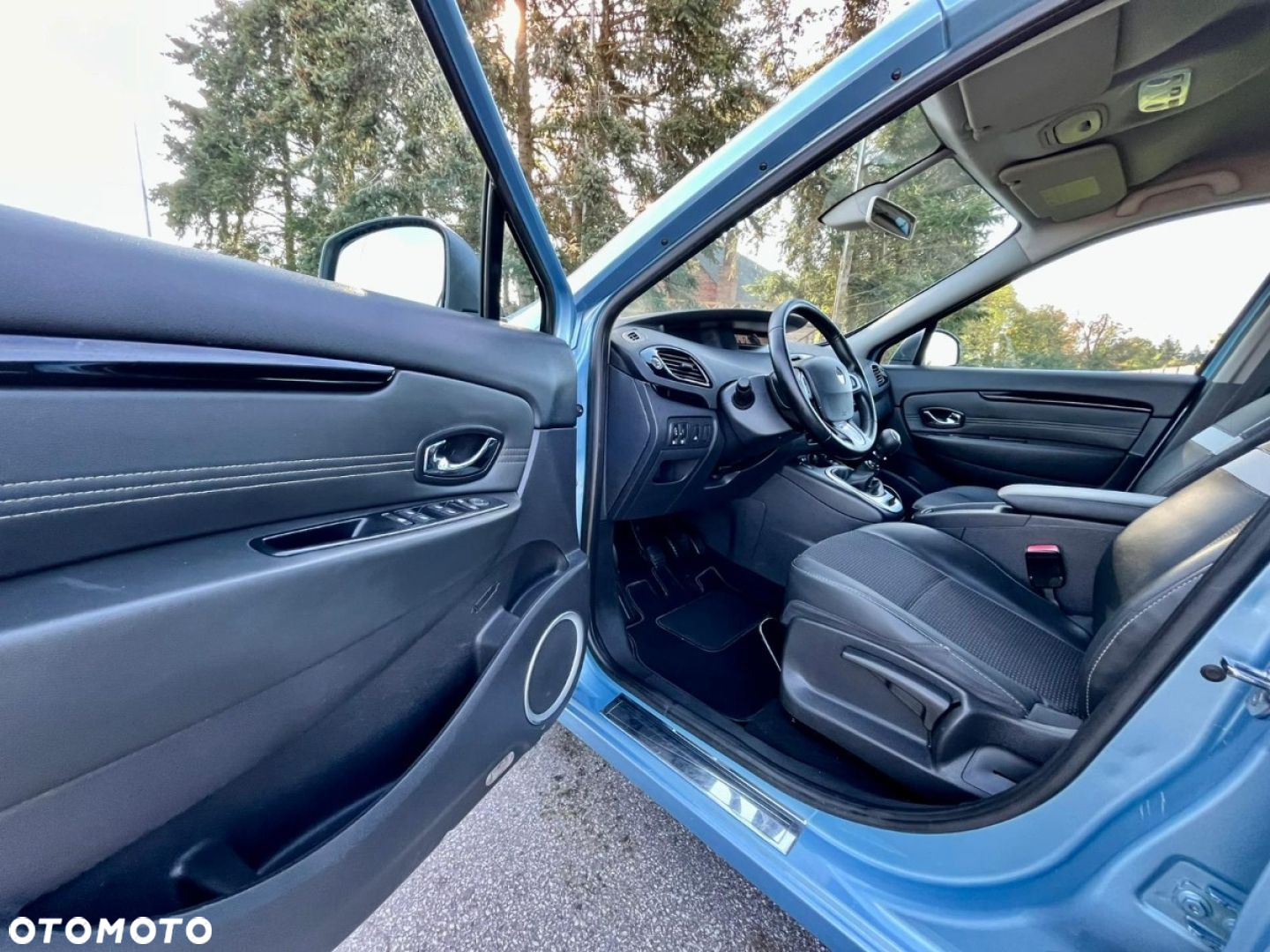 Renault Grand Scenic - 10