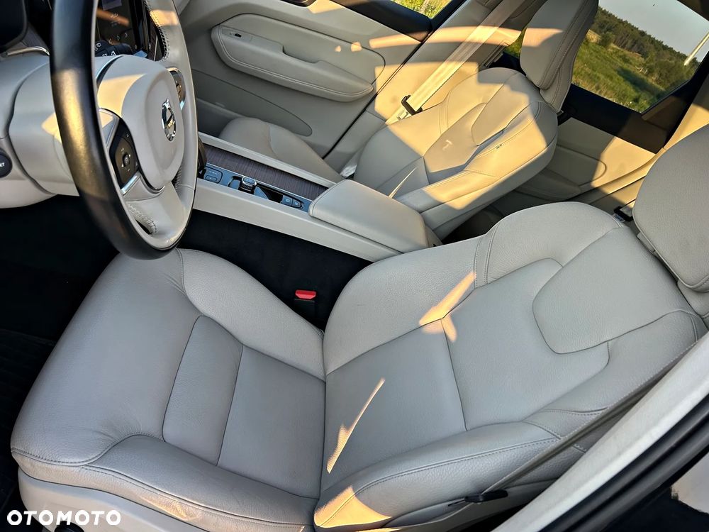 Volvo XC 60 B5 B AWD Plus Bright - 14