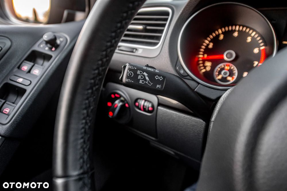 Volkswagen Golf 1.6 Highline - 36