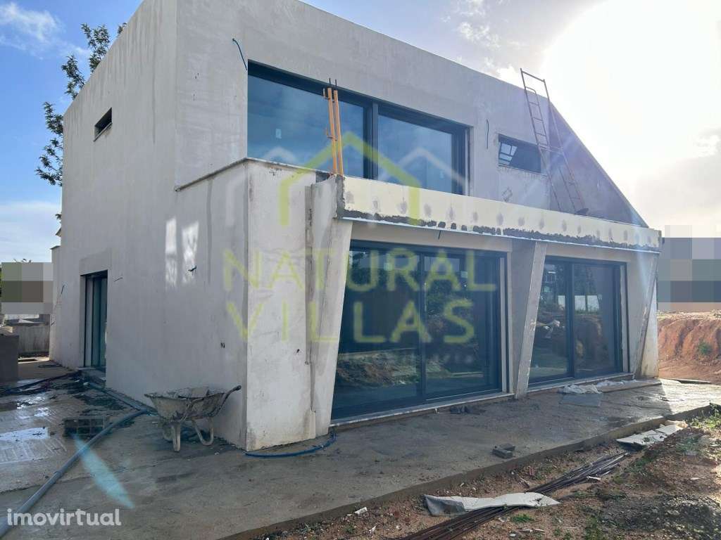 Moradia de Luxo T4 com Piscina e Garagem Chave na Mão - Grande imagem: 3/6