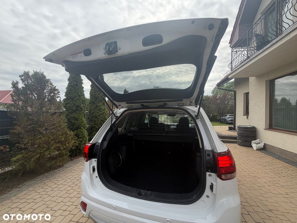 Mitsubishi Outlander Intense + - 10