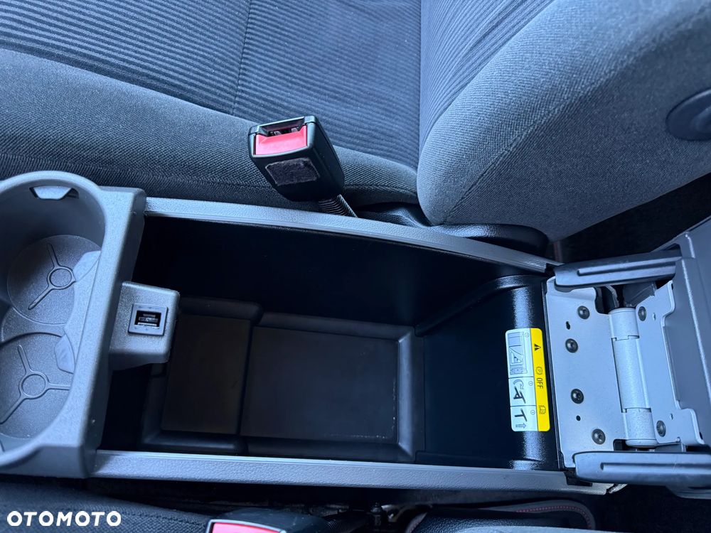 Ford Focus 2.0 16V Ghia - 29