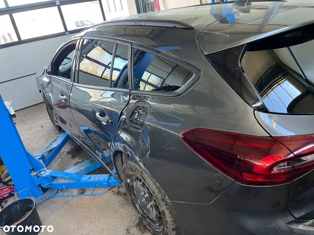 Ford Focus 1.0 EcoBoost Hybrid ST-LINE STYLE - 5