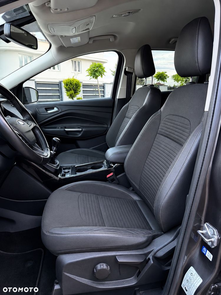 Ford Kuga 2.0 TDCi 2x4 Titanium - 12