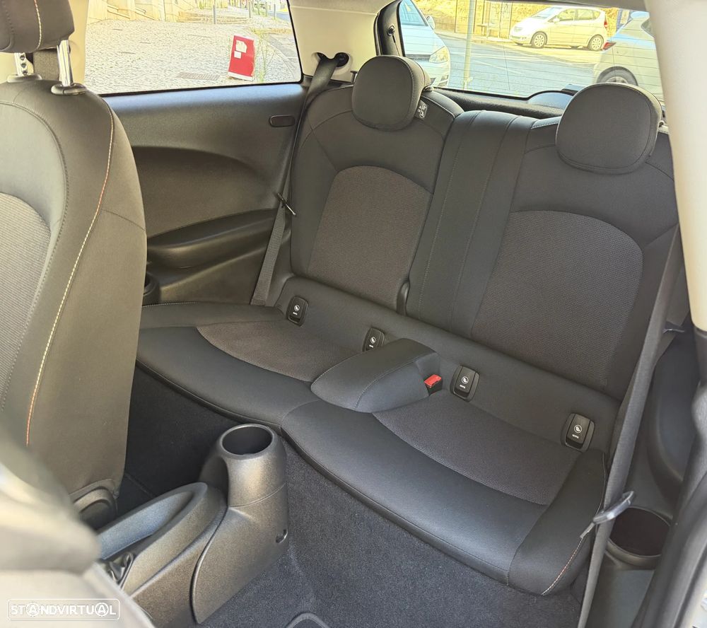 MINI 3 Portas One - 17