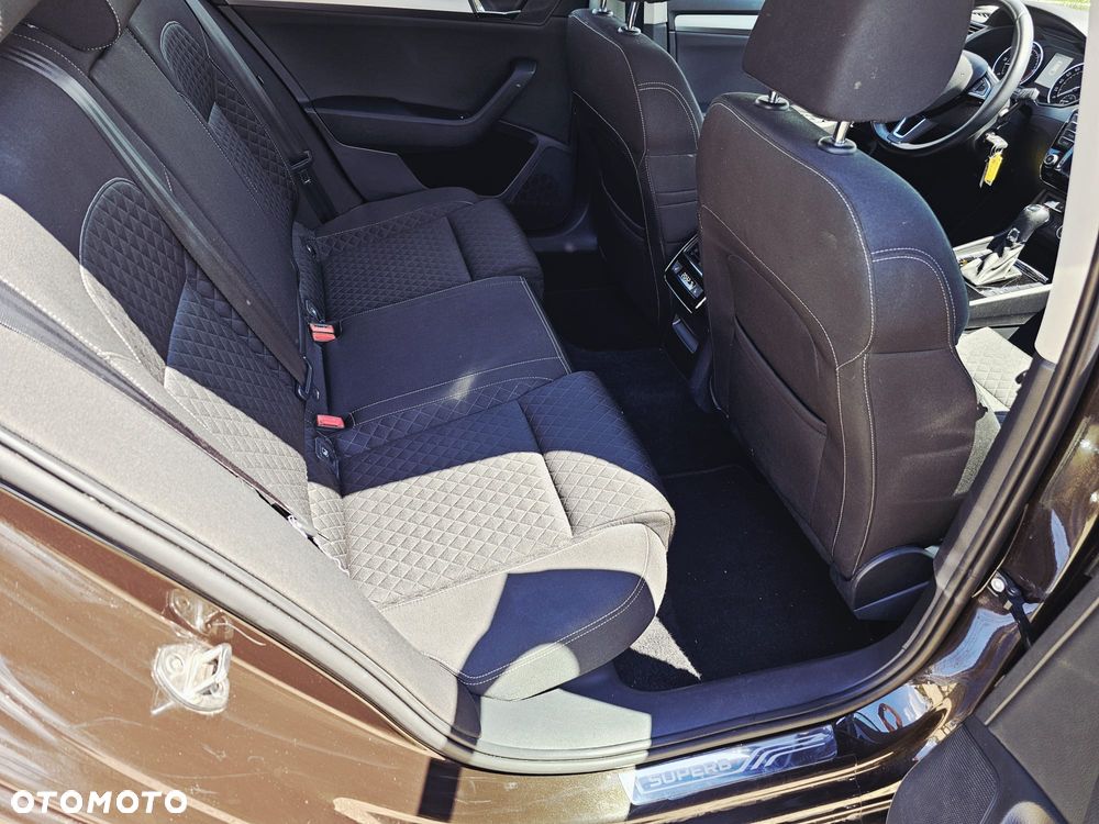 Skoda Superb 2.0 TDI DSG Ambition - 33