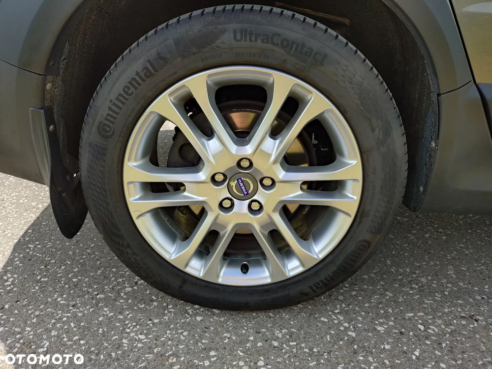 Volvo XC 70 D5 AWD Momentum - 8