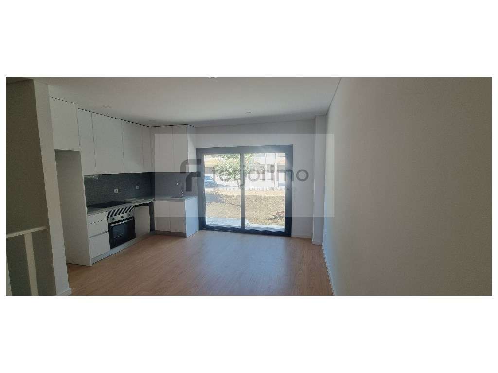 Andar moradia t2 novo, com suite, com moveis de cozinha, placa e fo... - Grande imagem: 2/15