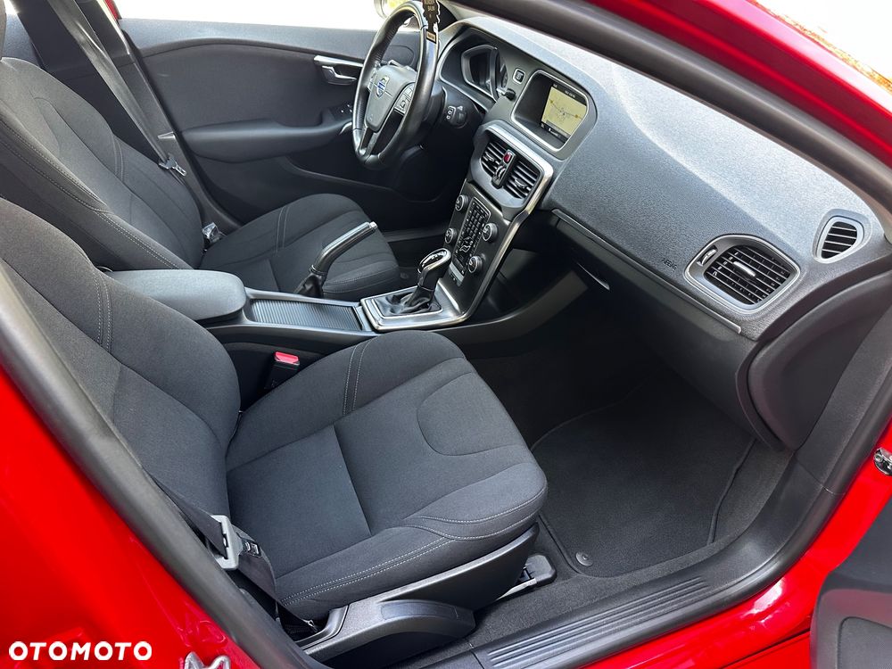 Volvo V40 D2 Momentum - 24