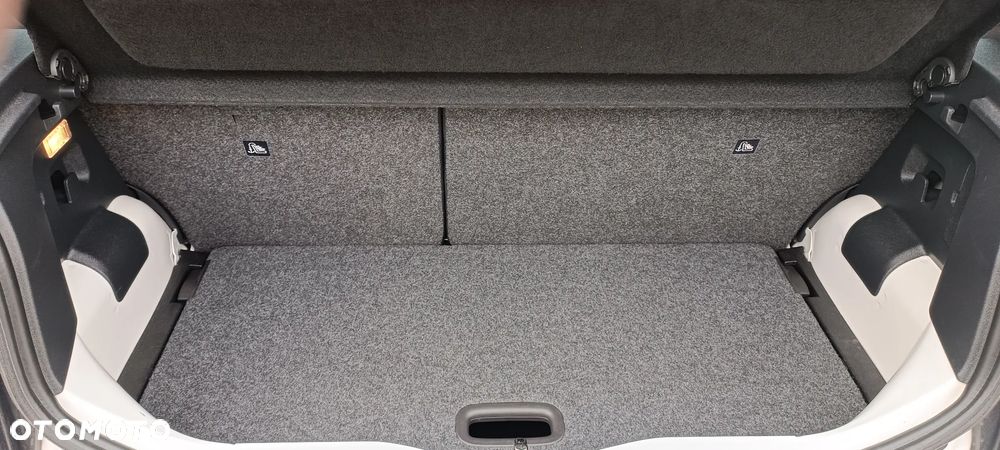 Volkswagen up! move - 17