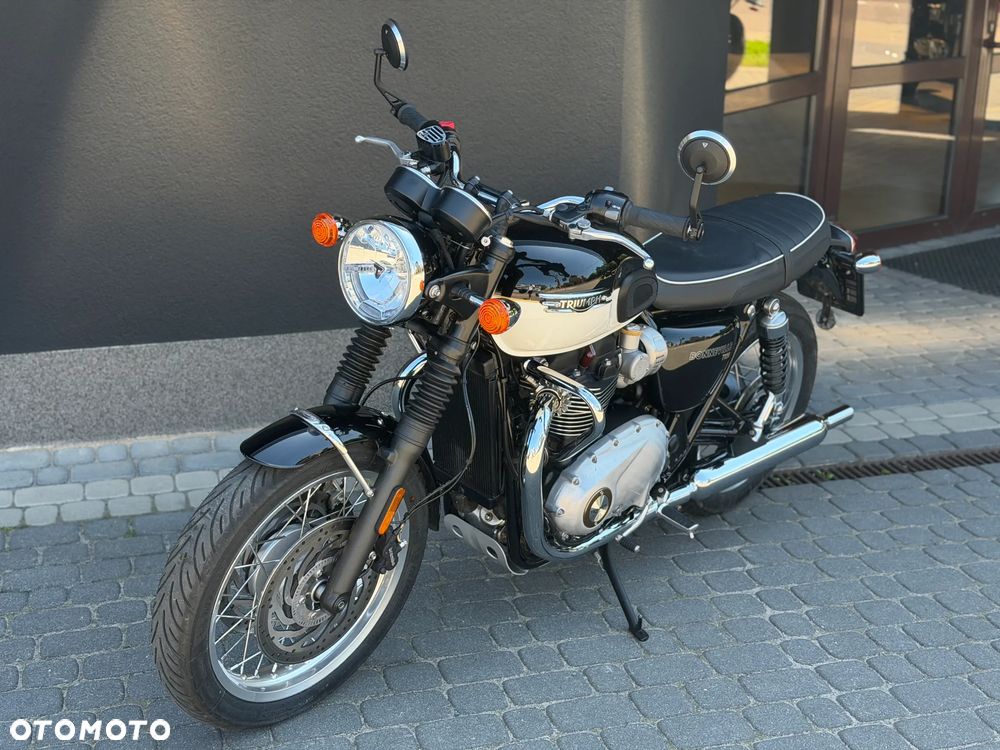 Triumph Bonneville - 17