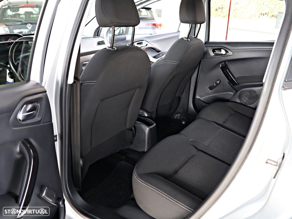 Peugeot 208 1.6 BlueHDi Style - 32