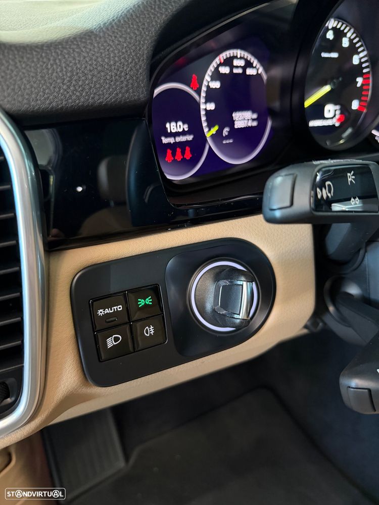 Porsche Cayenne Coupé E-Hybrid - 19