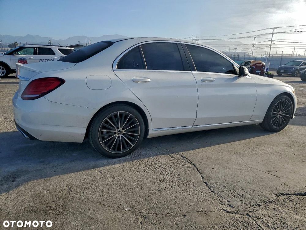 Mercedes-Benz Klasa C 300 4Matic 9G-TRONIC Exclusive - 4