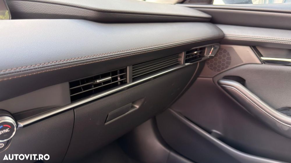 Mazda 3 e-Skyactiv G140 AT MHEV Center-Line - 22