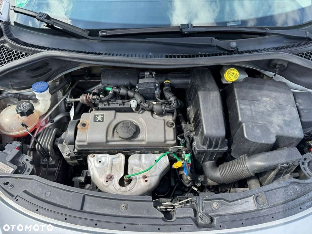Peugeot 207 - 8