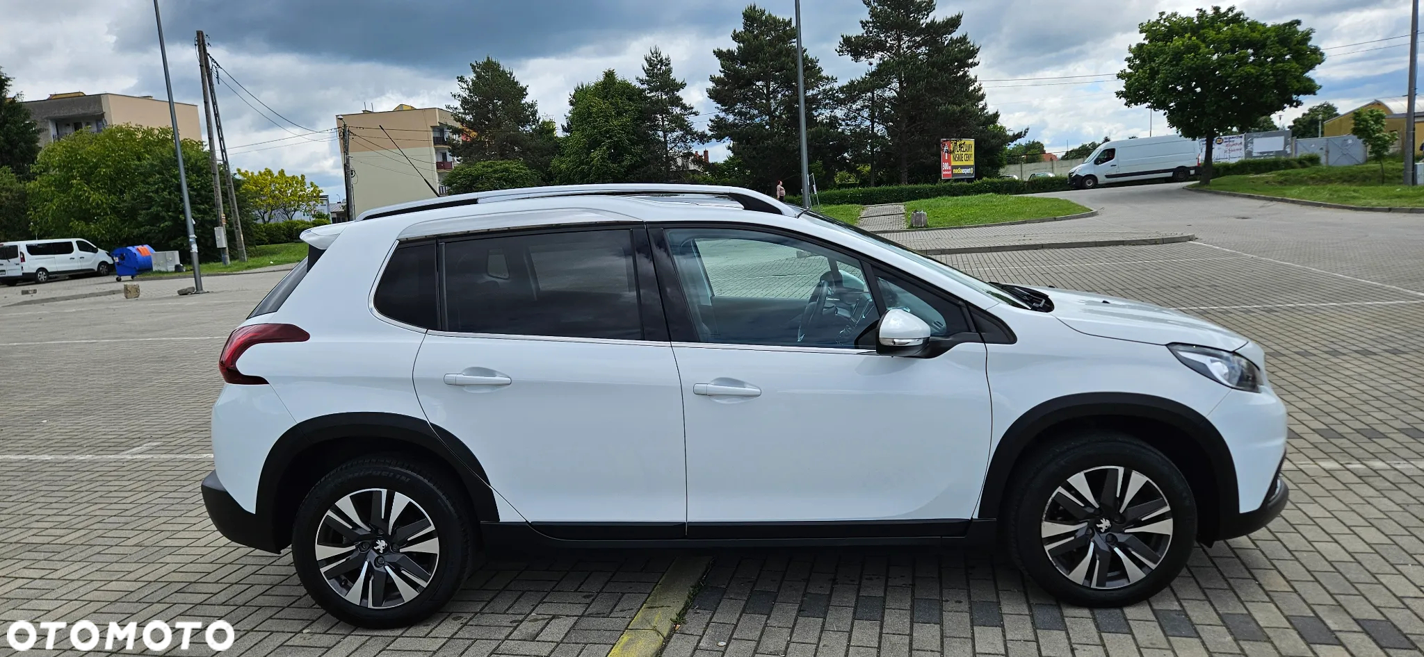 Peugeot 2008 1.2 PureTech Allure S&S - 17