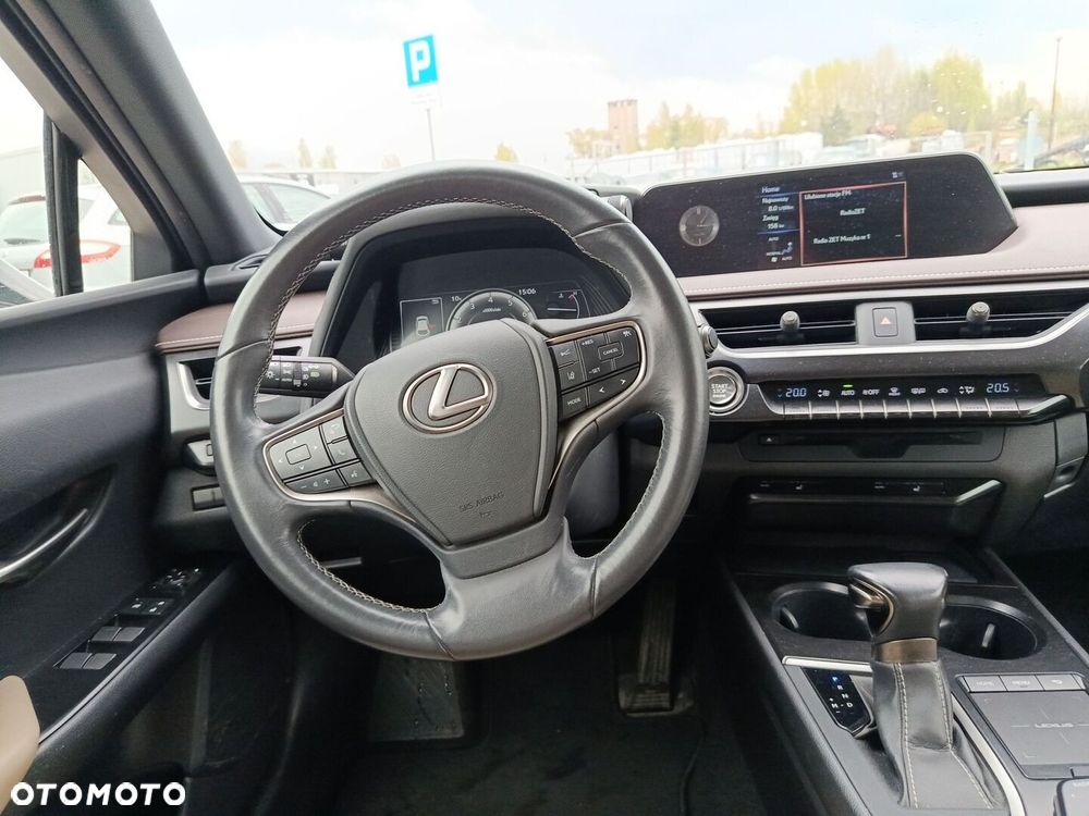 Lexus UX - 12