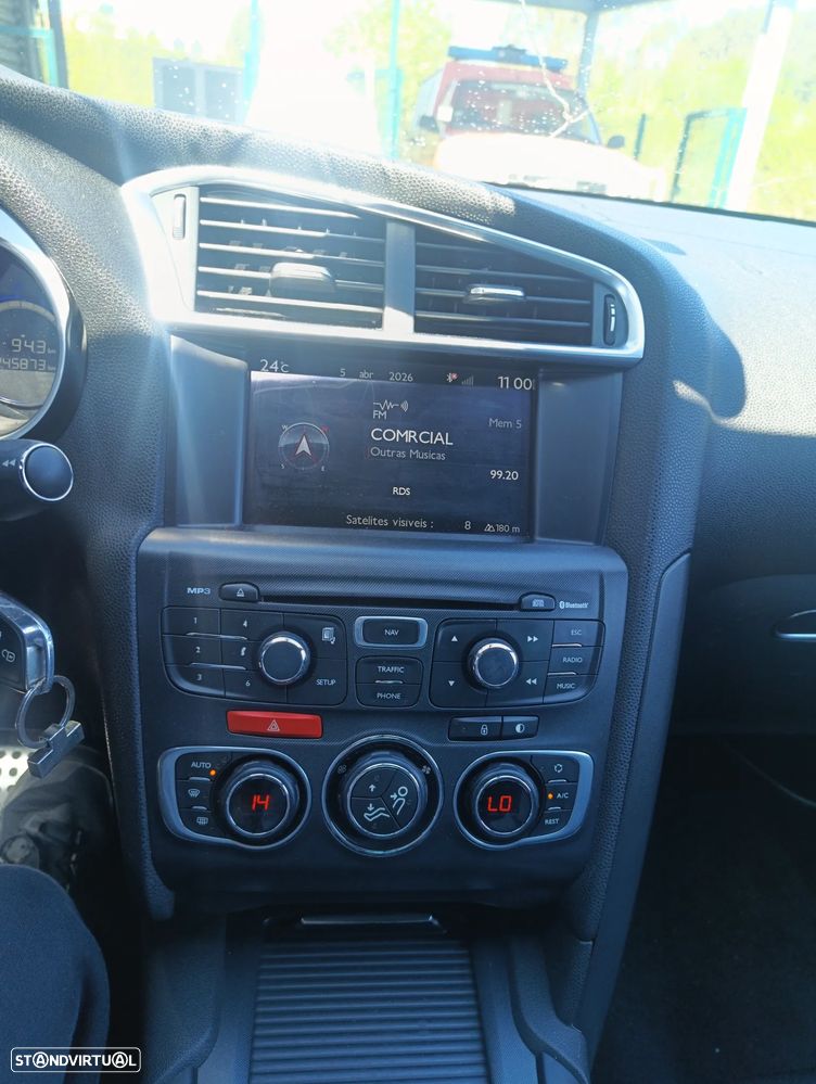 Citroën DS4 1.6 e-HDi So Chic CVP6 - 4