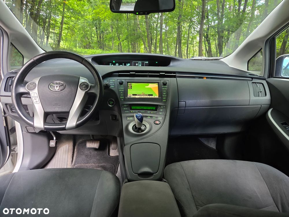 Toyota Prius (Hybrid) Executive - 7