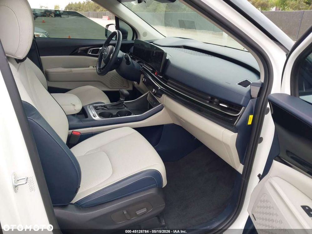 Kia Carnival - 10