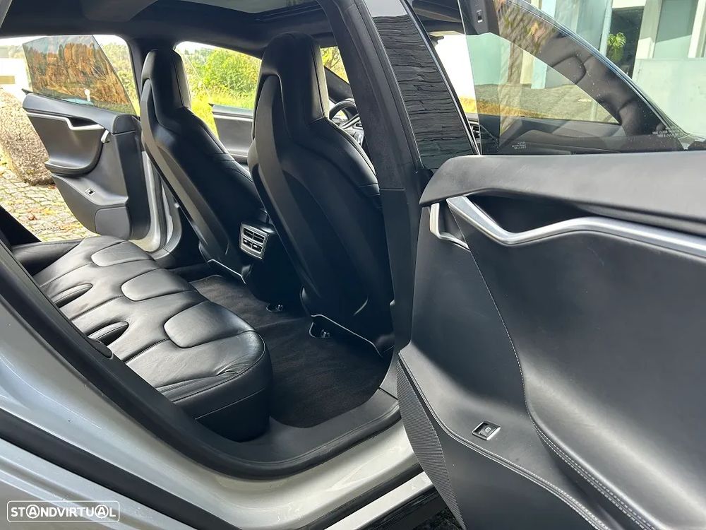 Tesla Model S - 17