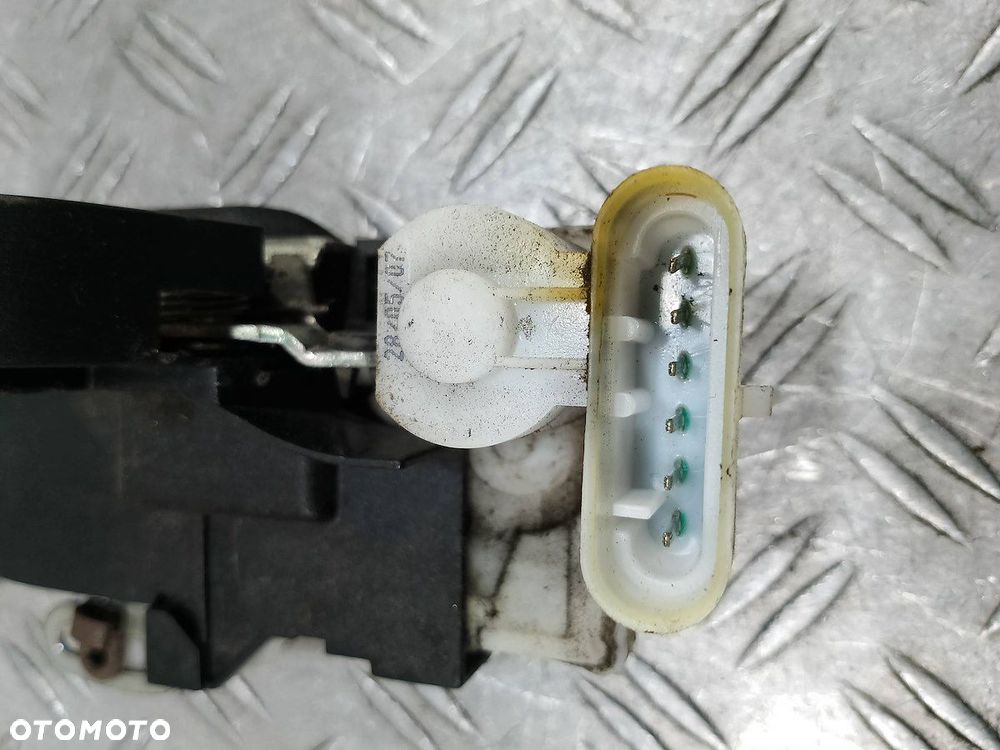 ZAMEK DRZWI PRAWY PRZÓD ALFA ROMEO GT - 4