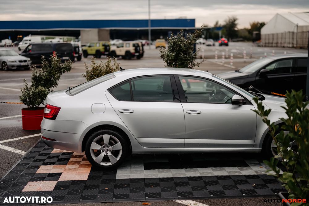 Skoda Octavia 2.0 TDI DSG Ambition - 10