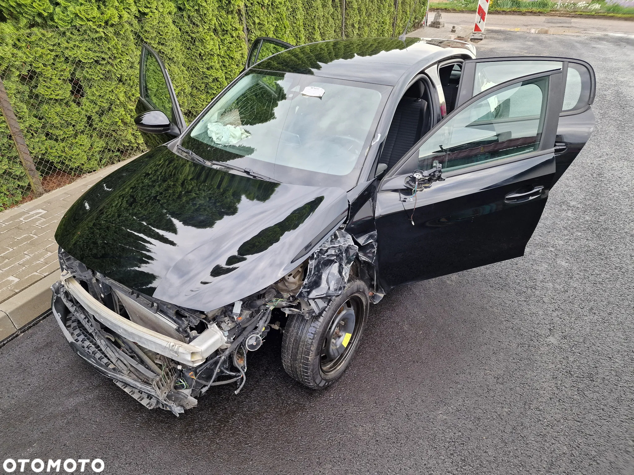 Peugeot 208 PureTech 100 EAT8 Active - 14