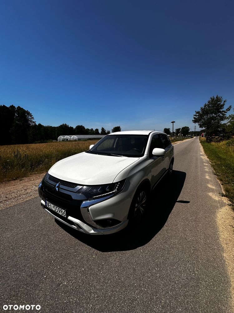 Mitsubishi Outlander - 3
