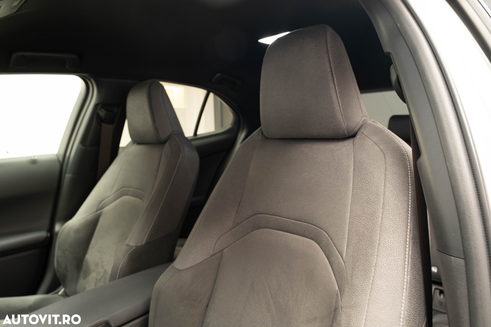 Lexus UX 250h FWD Executive - 22