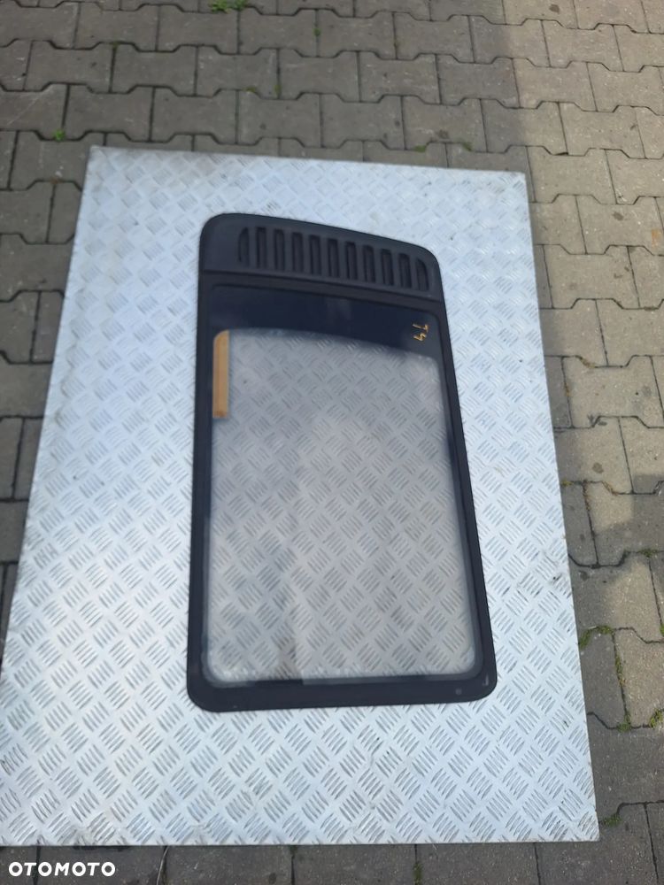 SZYBA TYŁ PRAWA  VW TRANSPORTER T4 CARAVELLE - 1