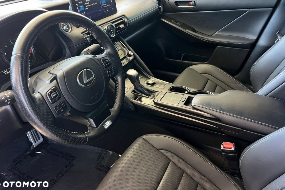 Lexus IS 200t / 300 F Sport - 10