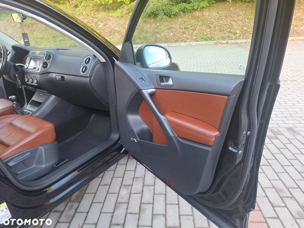 Volkswagen Tiguan 2.0 TDI DPF 4Motion Track & Avenue - 23