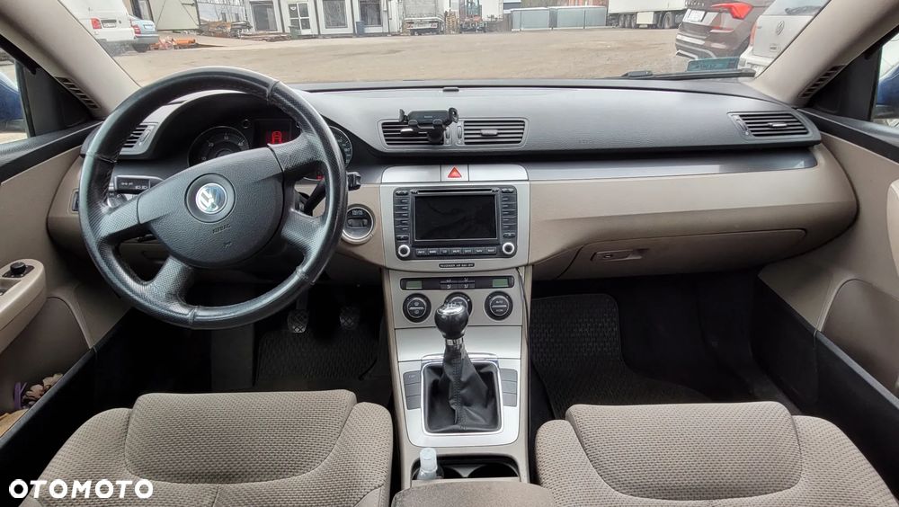 Volkswagen Passat 1.9 TDI Comfortline - 36