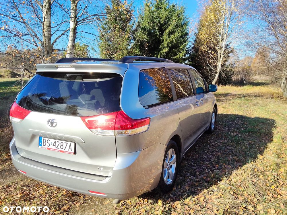 Toyota Sienna 3.5 V6 - 2