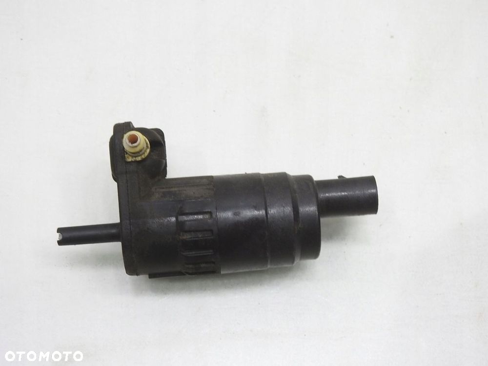 POMPKA SPRYSKIWACZA SZYBY CZOŁOWEJ VW GOLF VI - 2