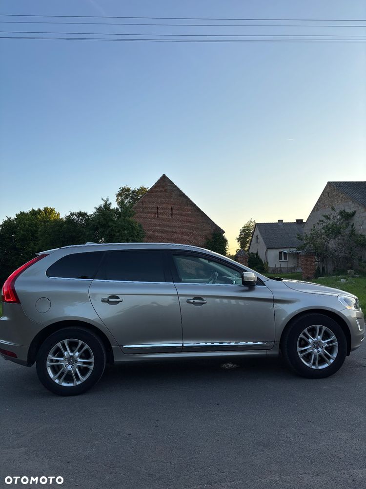 Volvo XC 60 B5 B AWD Essential - 10