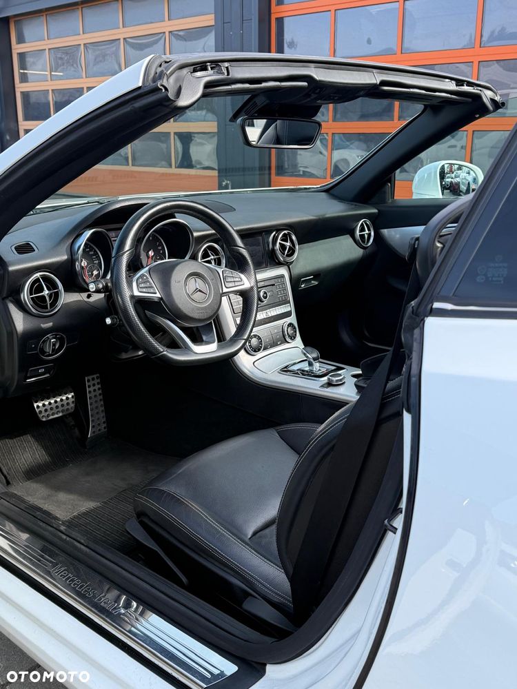 Mercedes-Benz SLC - 9