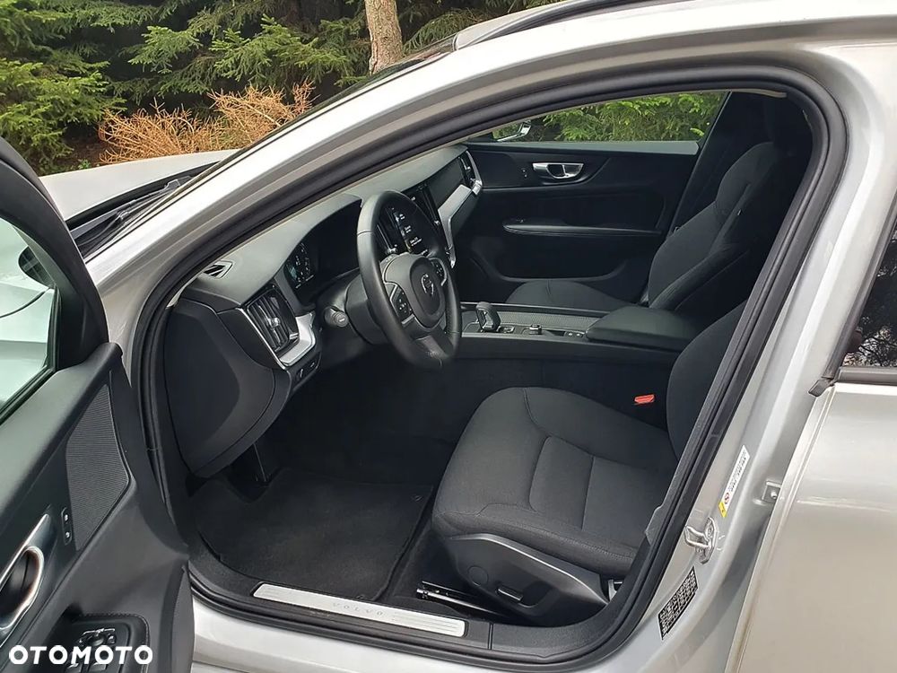 Volvo V60 B3 B DKG Momentum Pro - 5