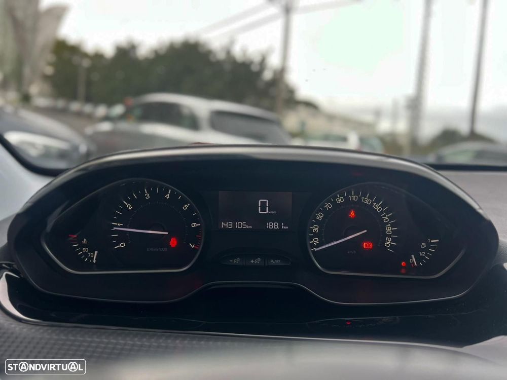 Peugeot 2008 1.2 PureTech Style - 6