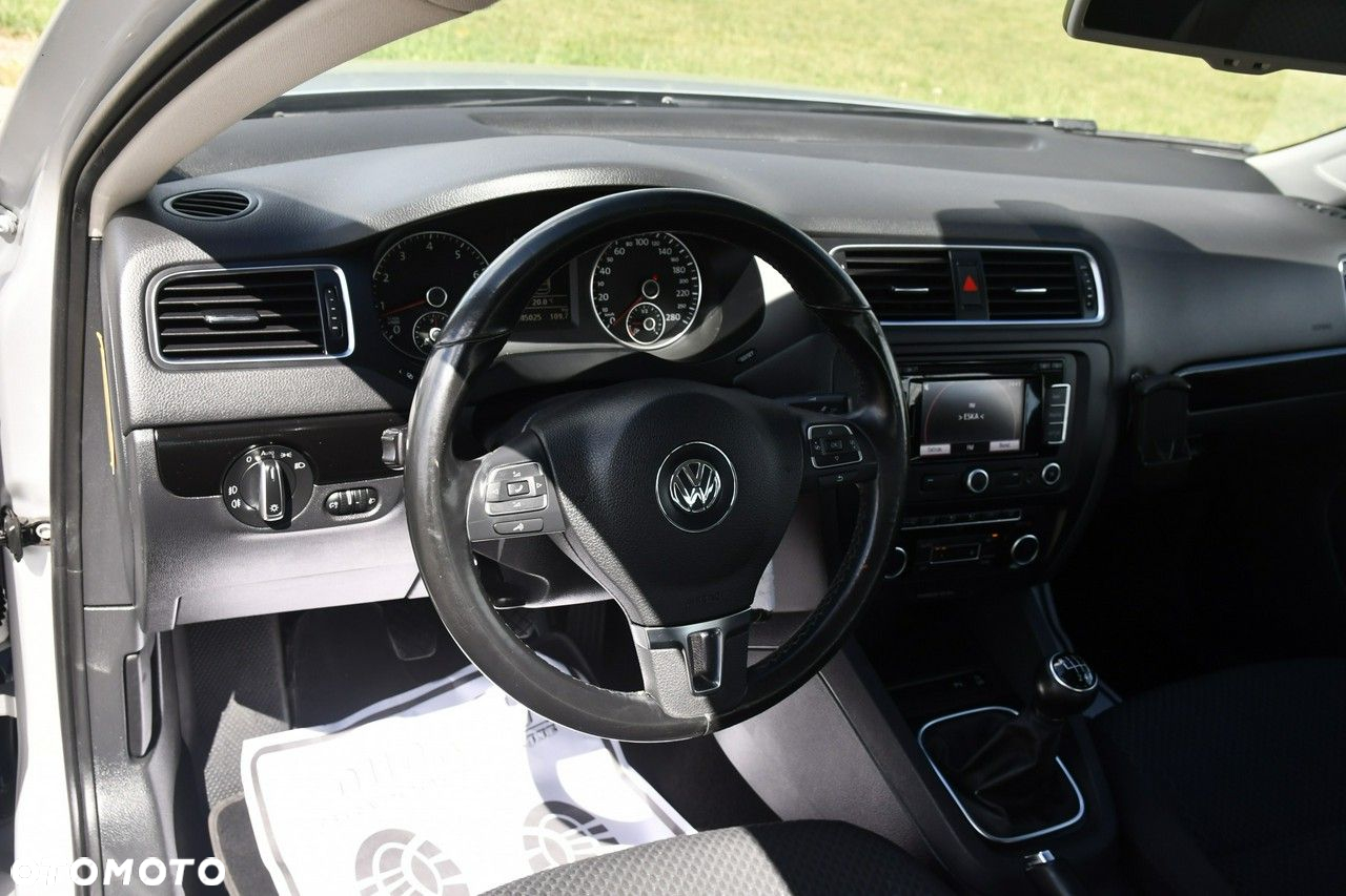 Volkswagen Jetta - 17