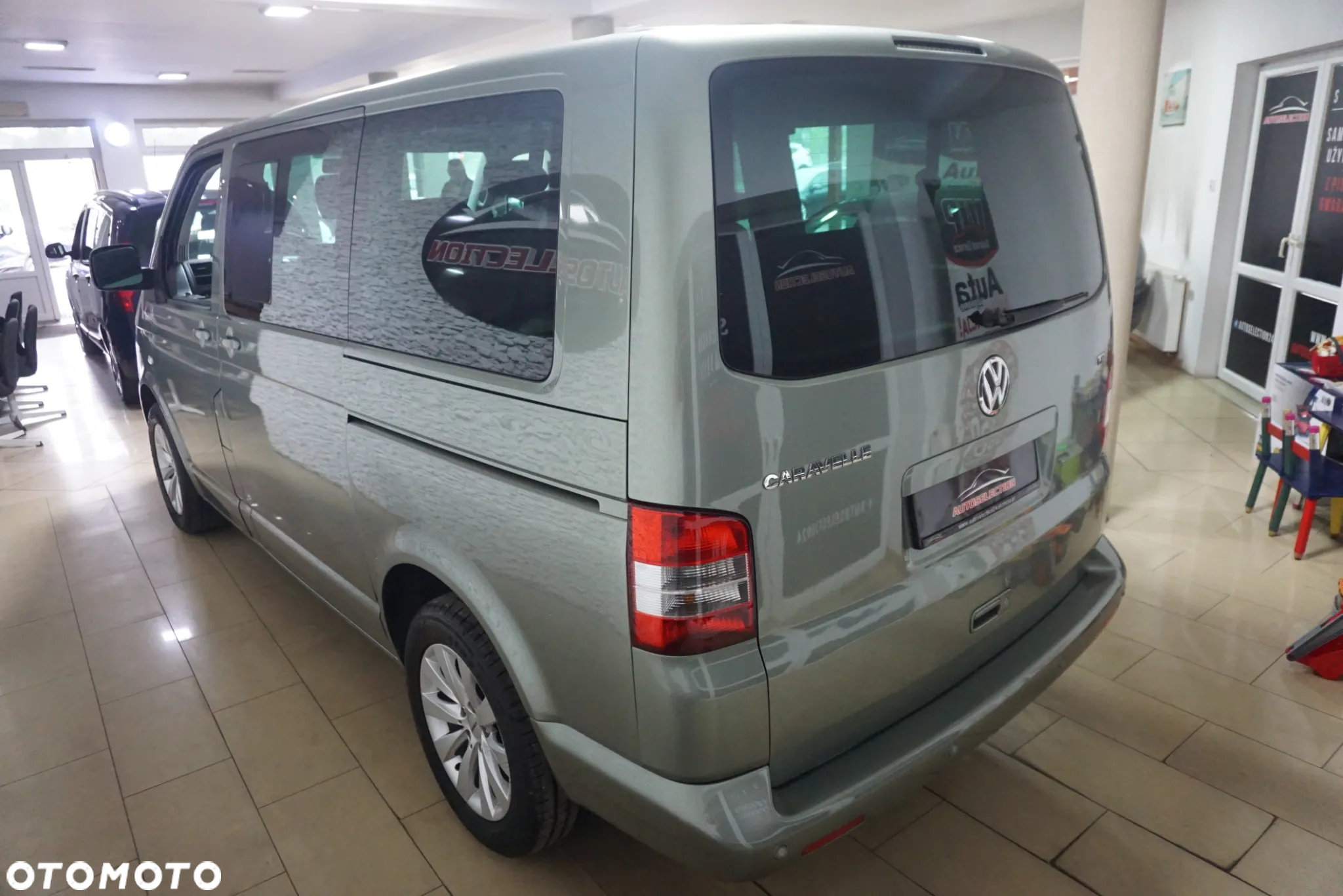 Volkswagen Caravelle - 7