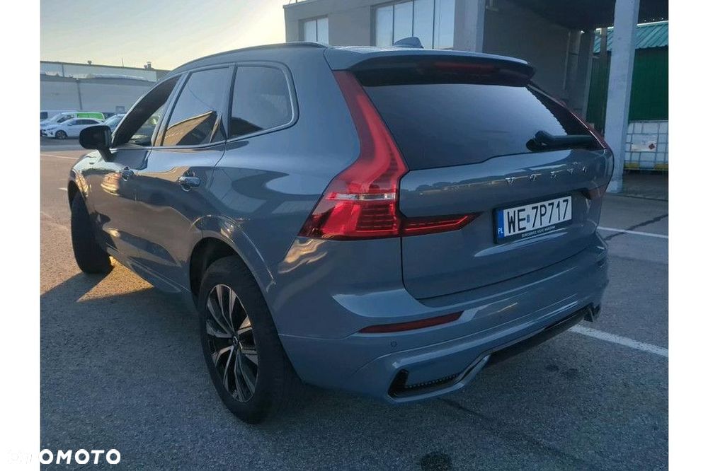 Volvo XC 60 B4 D AWD Plus Dark - 4